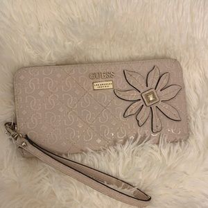Guess wallet wristlet blush pink monochrome logo